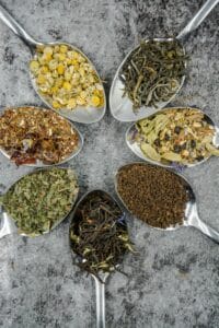 photo of different teas on a spoon